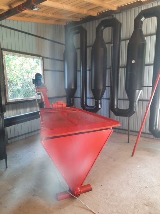 Uscător aerodinamic cu snek de alimentare și sită vibranta 300/350 kg/