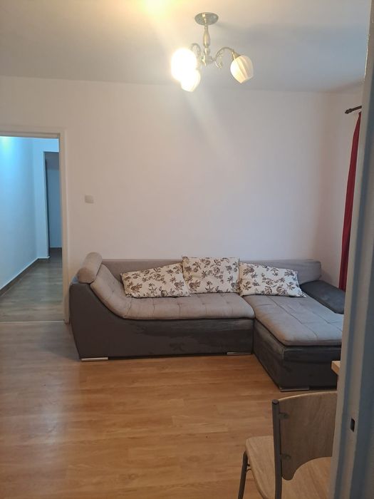 Inchiriez apartament