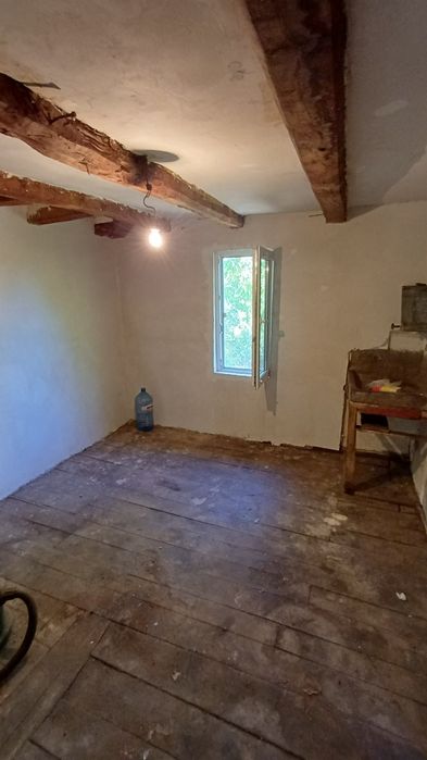 Продава се къща с дворно място