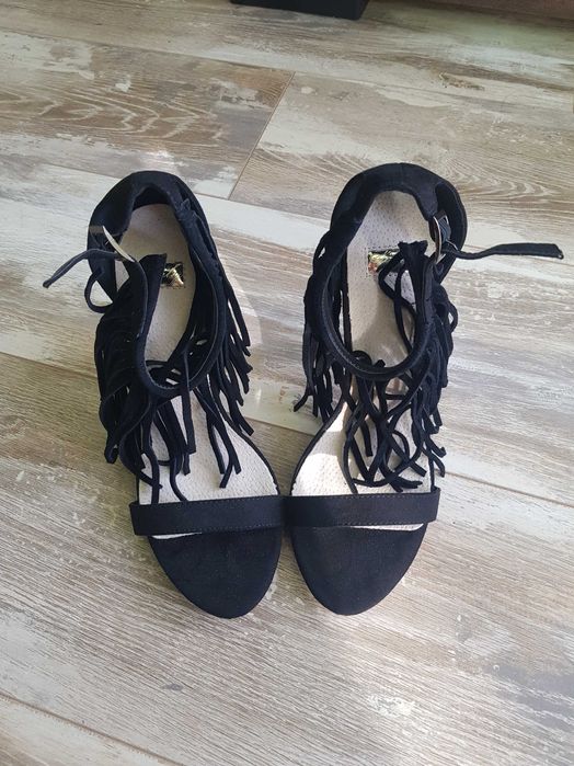 Дамски сандали с висок ток