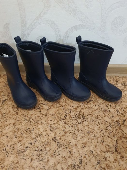 Продам детскую обувь  три пары