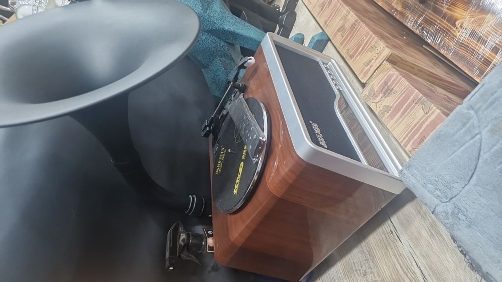 Патифон грамафон эксклюзивный проигрыватель в ретро-стиле. Имеет класс