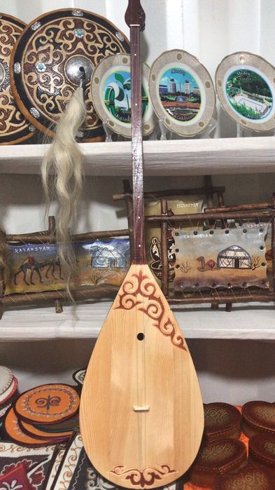 Домбра национальный инструмент