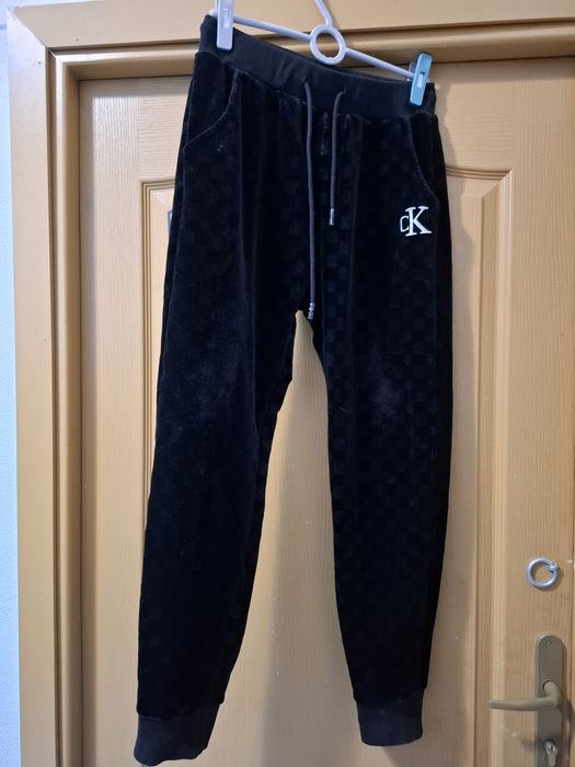 Trening  CK purtat și adidași