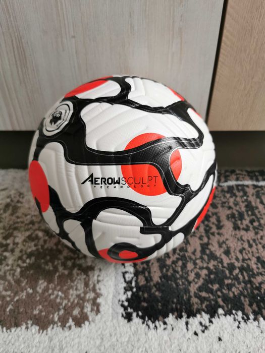 Футболна топка за тренировки и мачове. Чисто нова. Размер 5