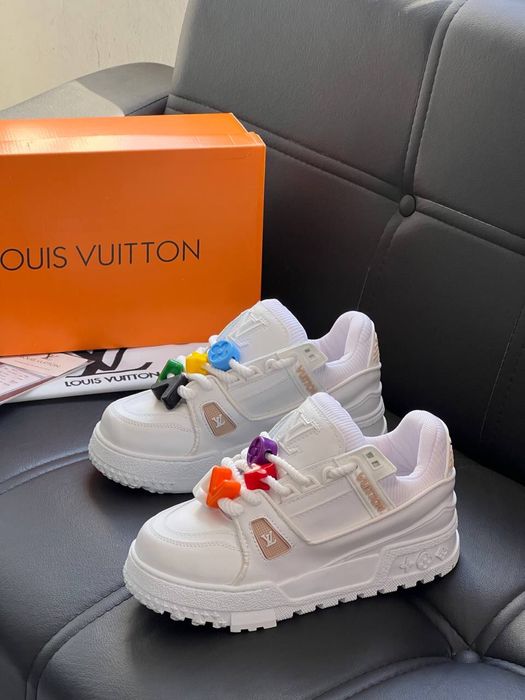Adidasi Louis Vuitton noi