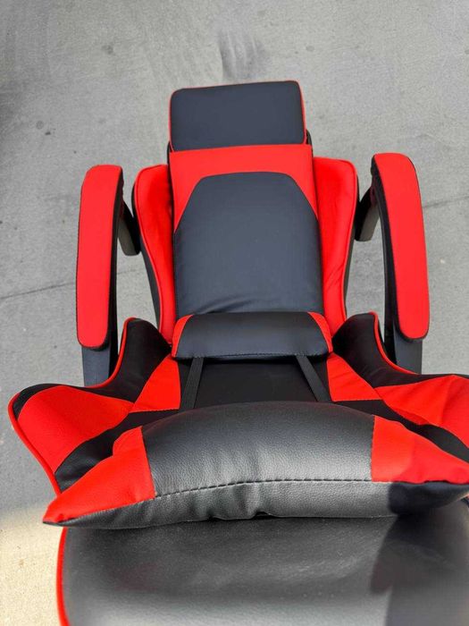 Игровое кресло с подставкой для ног и подушкой поддержки