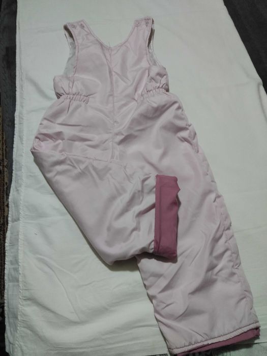 Детски дрешки за малки госпожици на 2/3 годинки.Якета и суичъри.