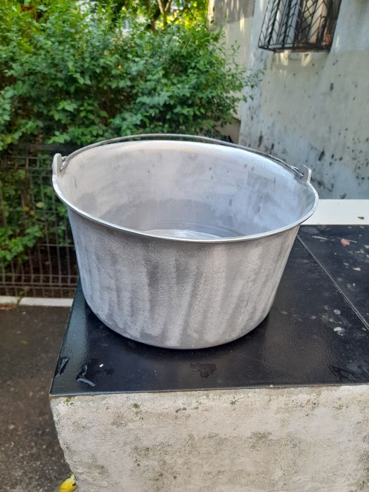 Vînd tuci,ceaun10l.