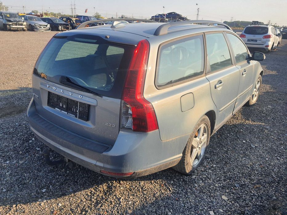 На части! Volvo V50 2.0D