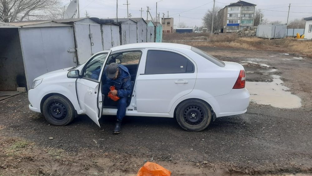 Машина легковая Ревон шевроле 3