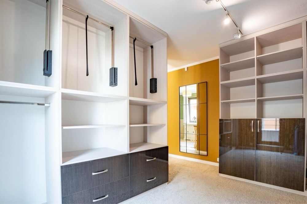 Дава се под наем Тристаен апартамент в Пловдив, Съдийски - 197 кв.м за 1700 € - Снимка #2