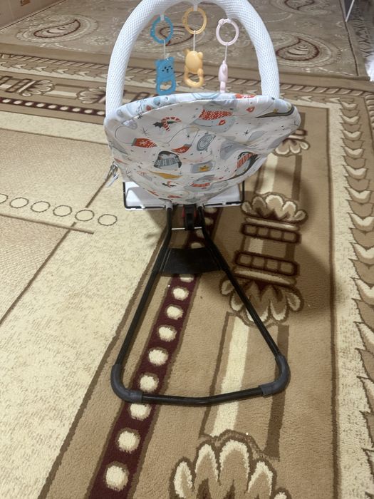 Продаю манеж и шезлонг для младенца