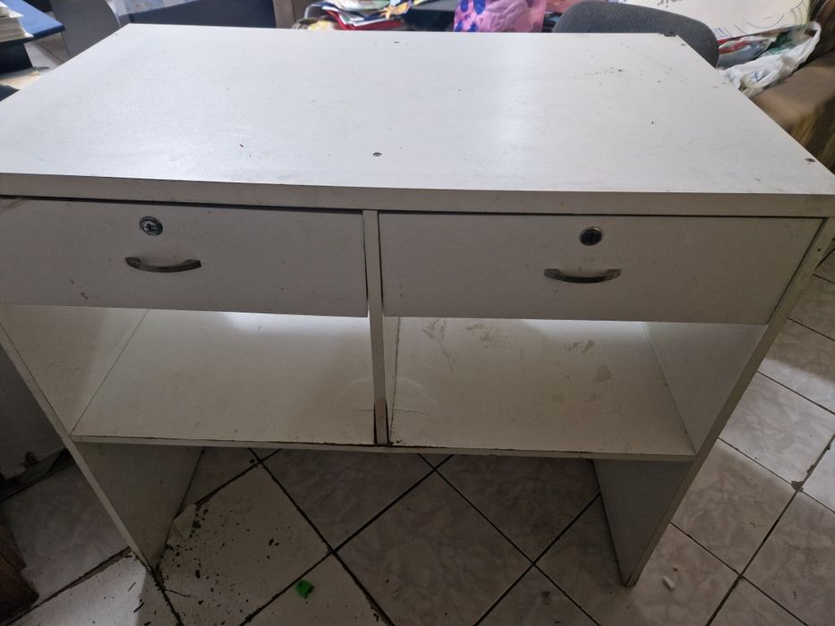 Продам стол ветринный