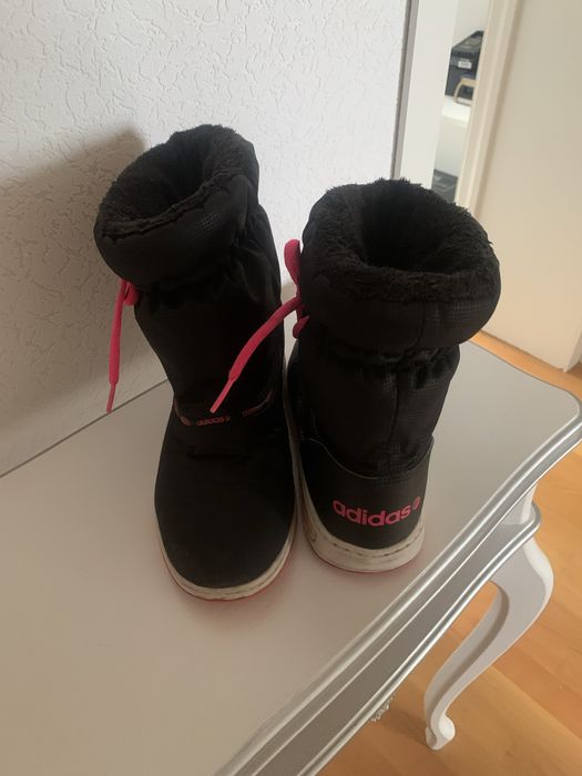 Курточка дев. На 6-7 лет. 3000тг