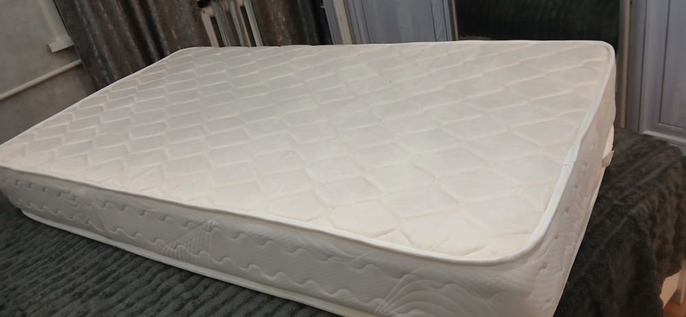 Продам детскую кровать домик