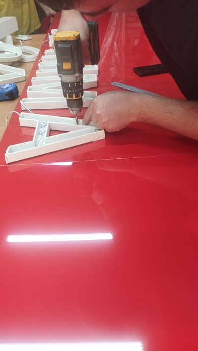 Tashqi reklama xizmati biz bilan oson va sifatli