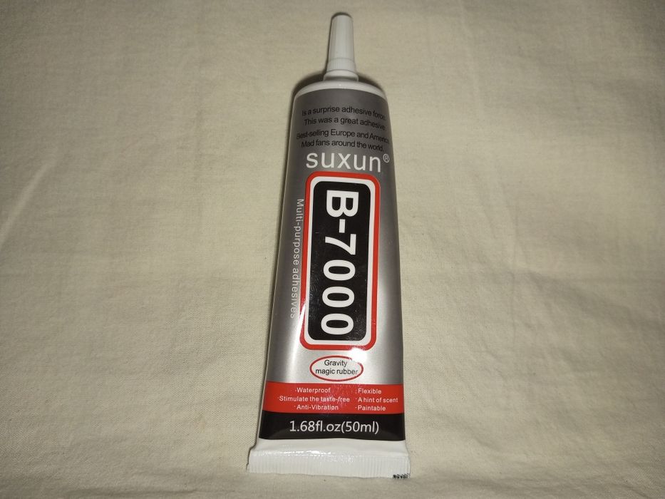 Прозрачный клей прочный надёжный.