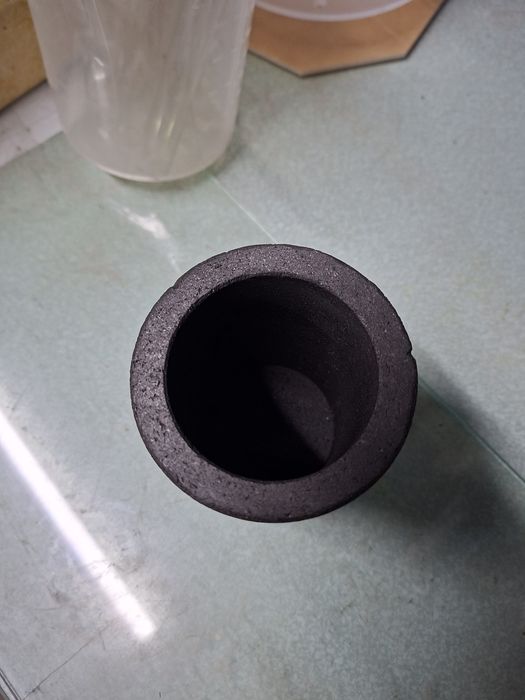 Графитовый тигель.