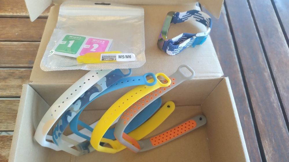 Каишки, верижки и протектор за смарт гривна Ми 5 или 6