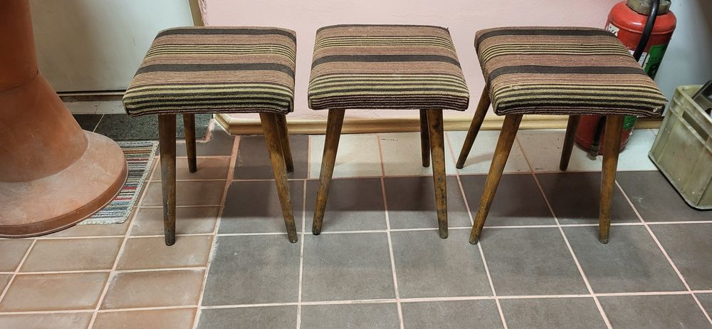 Маса с 3 броя столчета