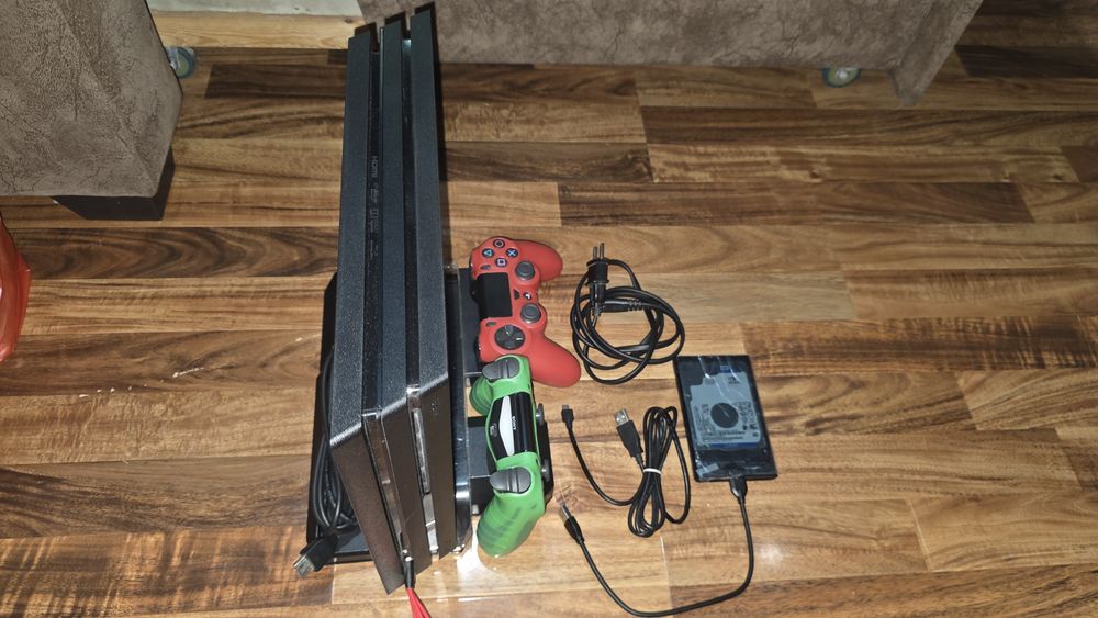 Продам Playstation 4 PRO! 2 джойст + 1тб внешний жд! ПО 9.0 GoldenHen!