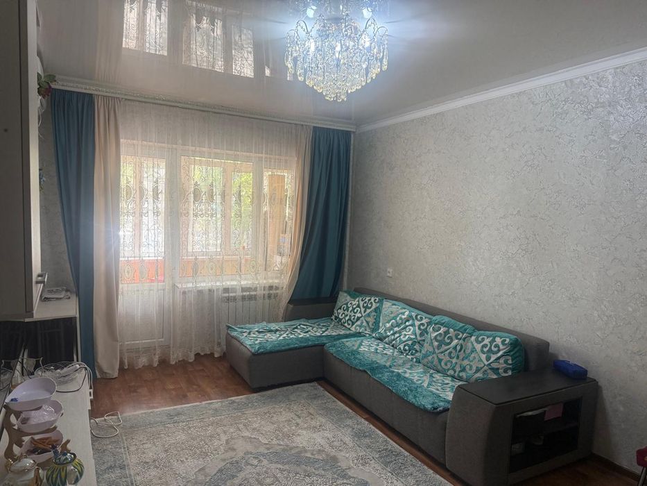 2х ком. кв.продам в 10мкр дом 10