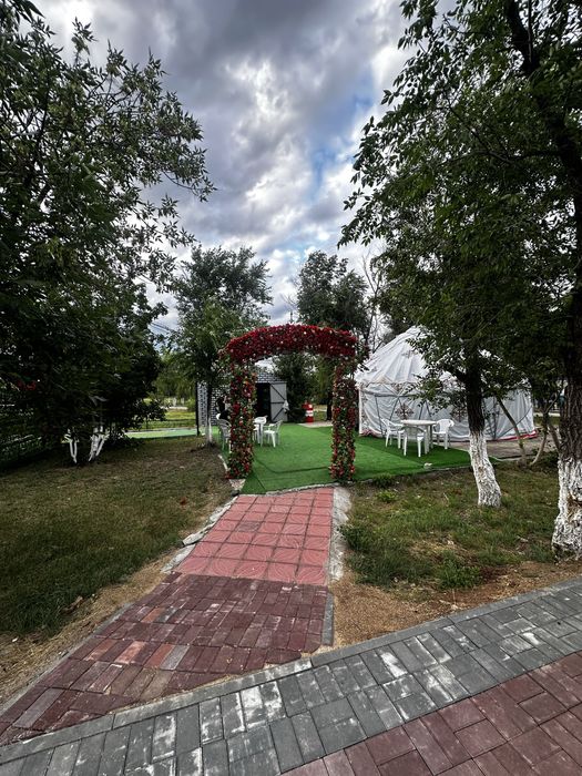 Летнее кафе в центральном парке……