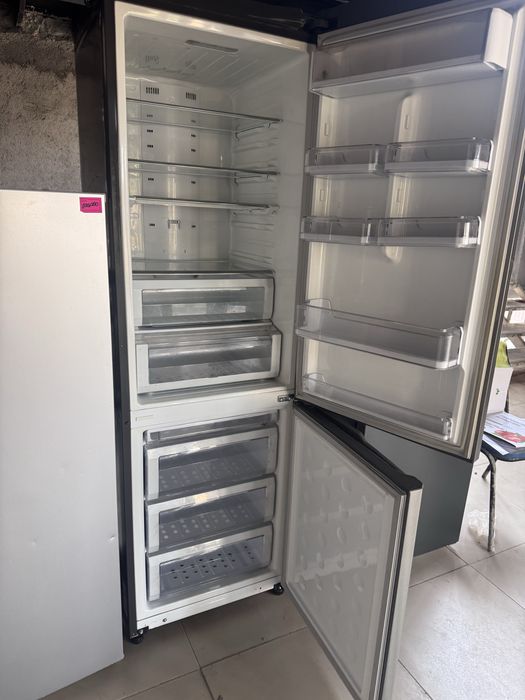 Продам Большой Холодильник БОШ