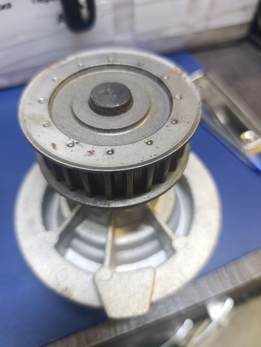 Продам  помпа водяная автомобильный