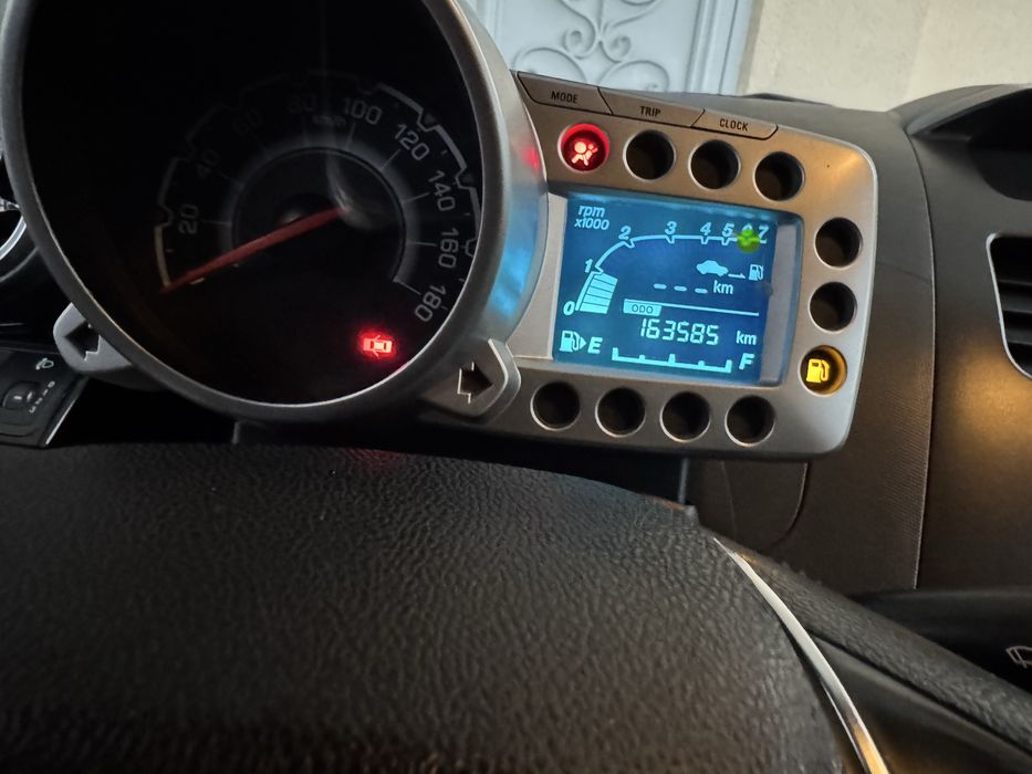 Спарк афтомат. 2015 йил. Нақт ва насия совдага сотилади. Нақтга 6100