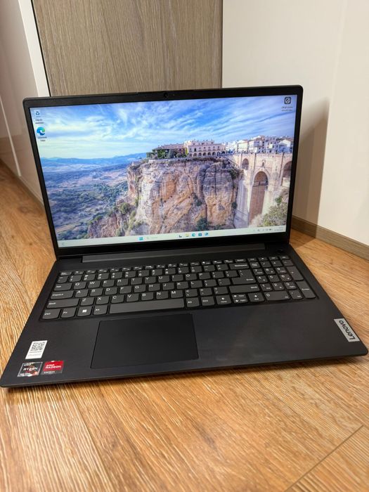 Laptop Lenovo V15 G4 AMN - Amd Ryzen 5 7520U / 8 RAM / 512 SSD