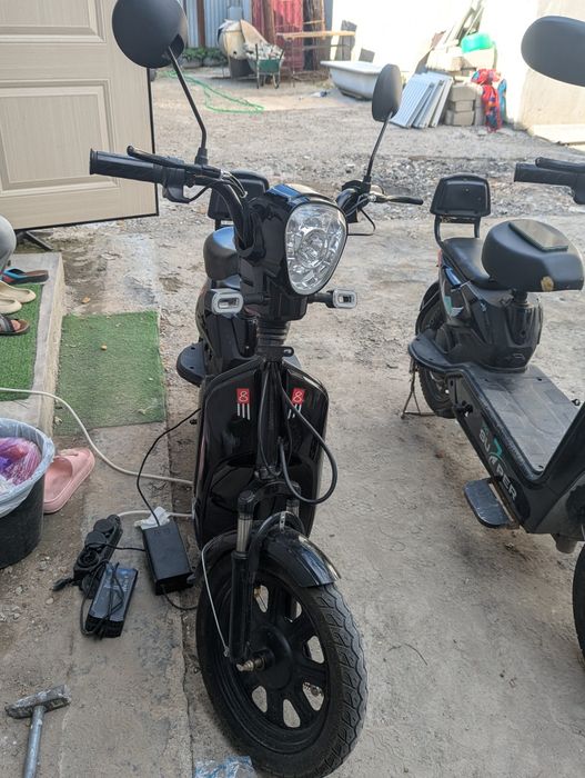 Продам скутер ск8