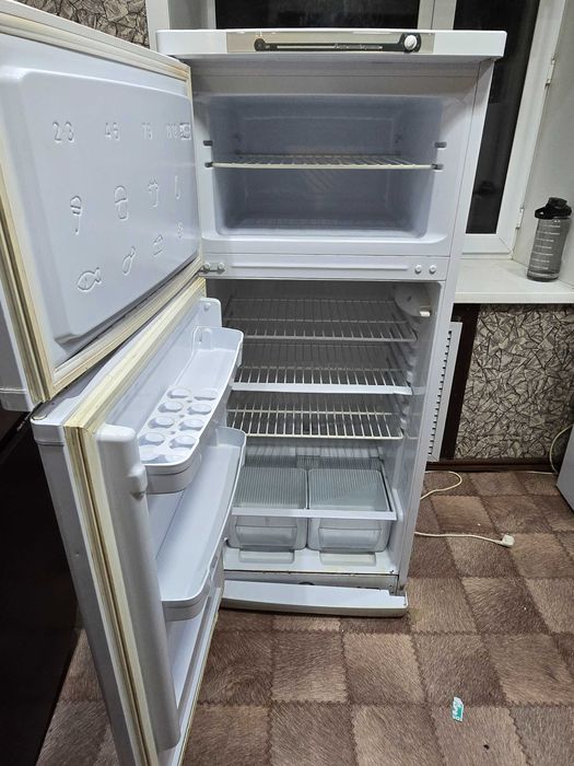 Холодильник indesit