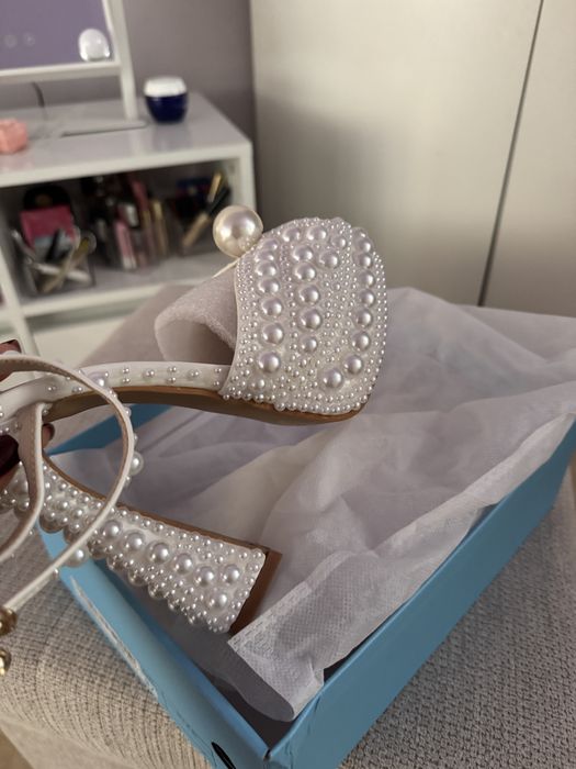 Sandale mireasa cu perle albe ,13 cm inaltimea .Sunt noi