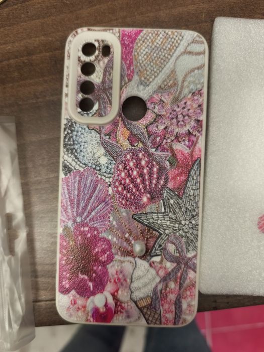 Vând 2x huse telefonul Xiaomi redmi  note 8, model 2021.  Ambele house sunt noi. Nu se potrivesc la note  8 pro și de aceea la vând.