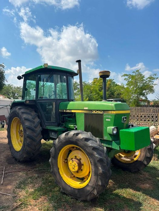 john deere 3040.