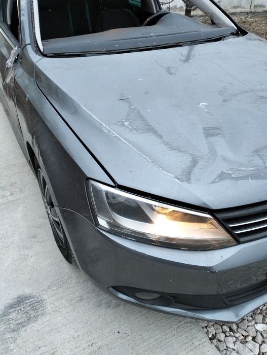 Bara fata vw Jetta 2012 . 1.6 tdi cayc. Manuala