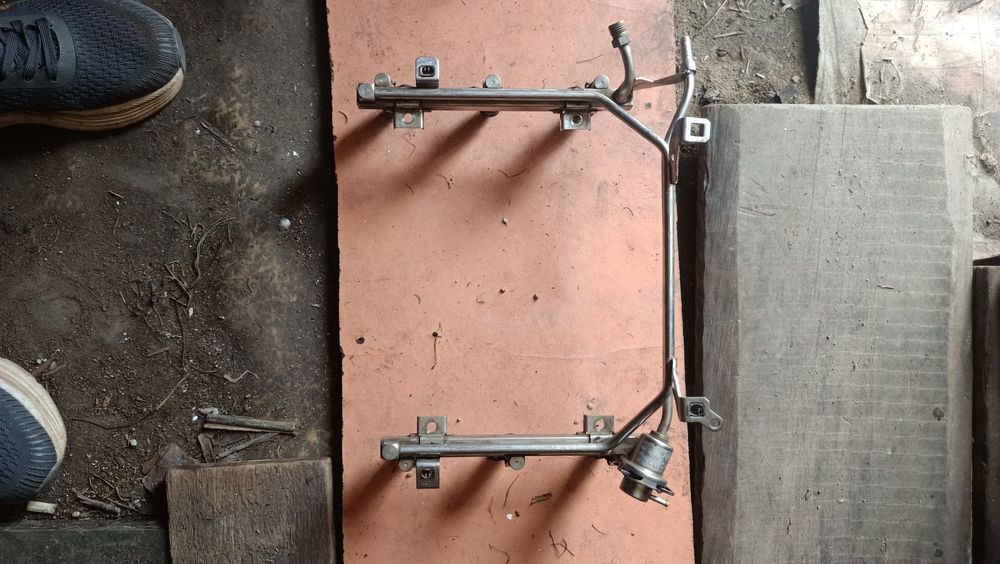 Продам форсунки с рамкой Ауди а6 с5