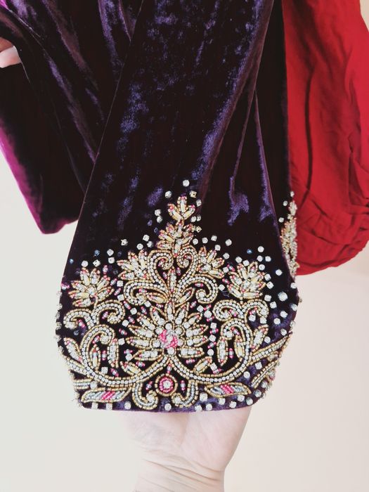 Национальное очень красивое платье.