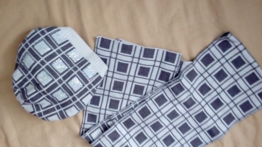 продается шапочка и шарф