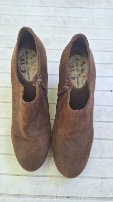 Botine din piele intoarsa