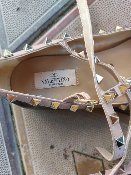 Vând opincuta valentino