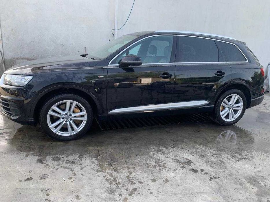 Dezmembrez audi q7 4M/s linne 3.0/capota audi q7/far/aripa/usa/