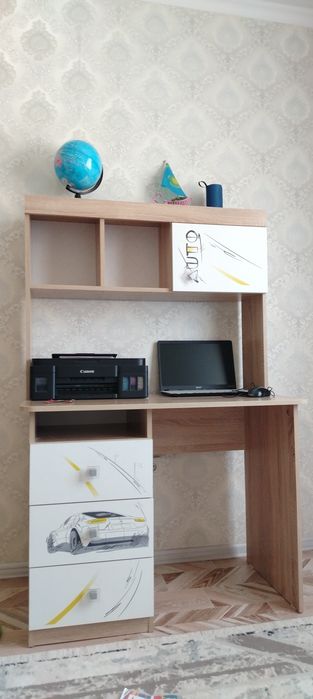 Срочно продам компьютерный стол