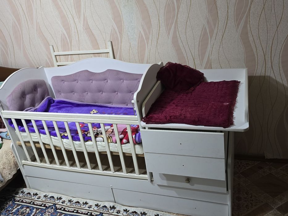 Детский кровать с полками