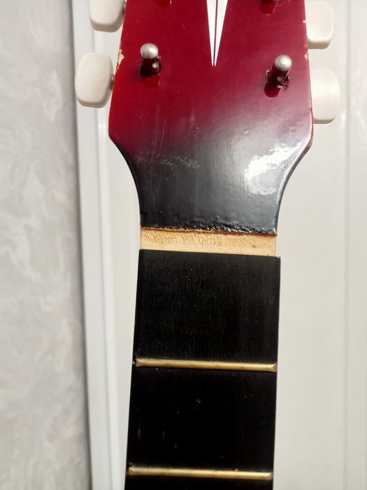 Продаеться акустическая гитара!!!