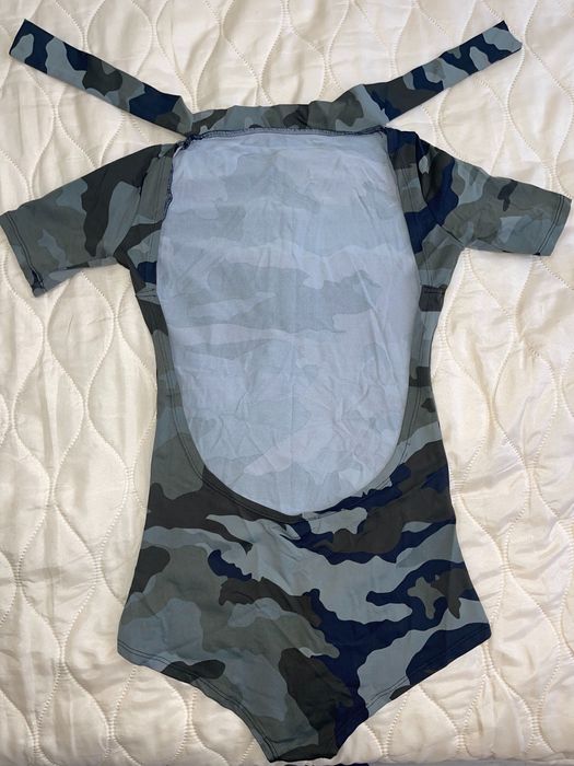 Камуфлажно боди с гол гръб!