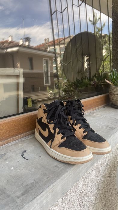 Nike Air Jordan 1 High - бежов цвят