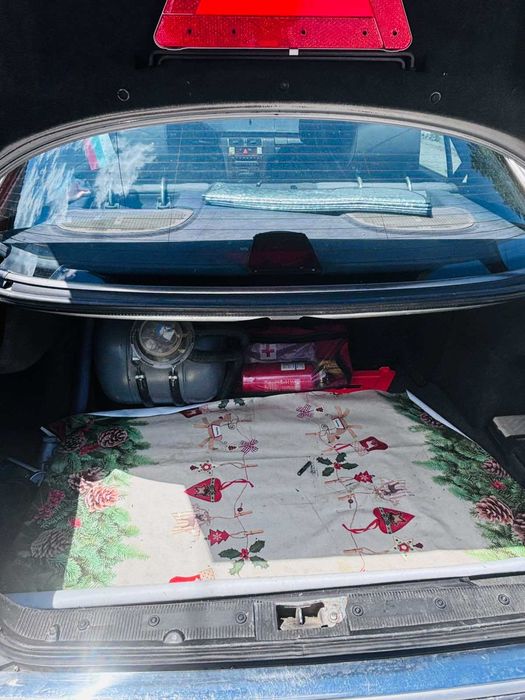 Продавам Mercedes E200